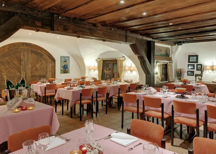 Morosani Posthotel Hotel 4*