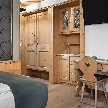 Morosani Posthotel Hotell
