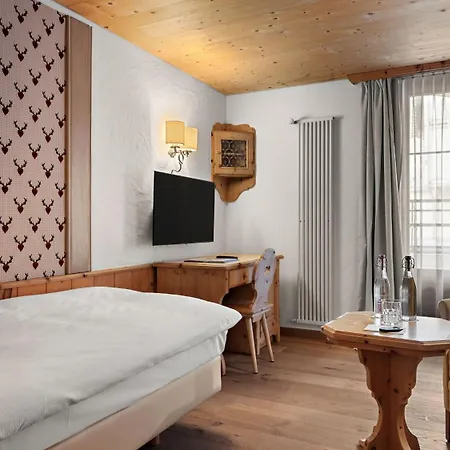 Morosani Posthotel Hotell 4*