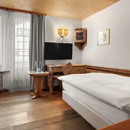 Morosani Posthotel Hotell 4*