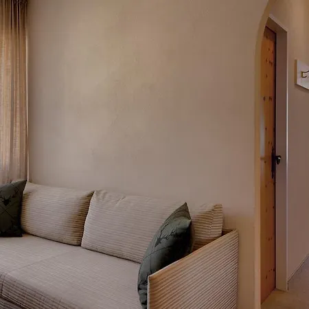 Morosani Posthotel Hotell 4*