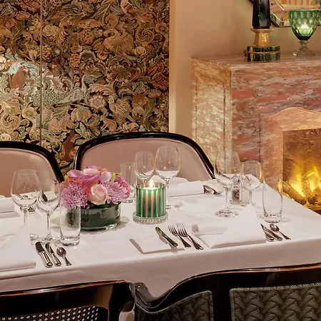 Morosani Posthotel Hotell 4*